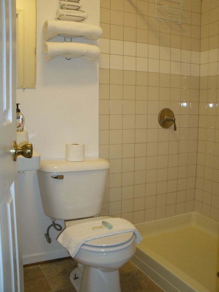 Harbor Beach Inn - photo 11