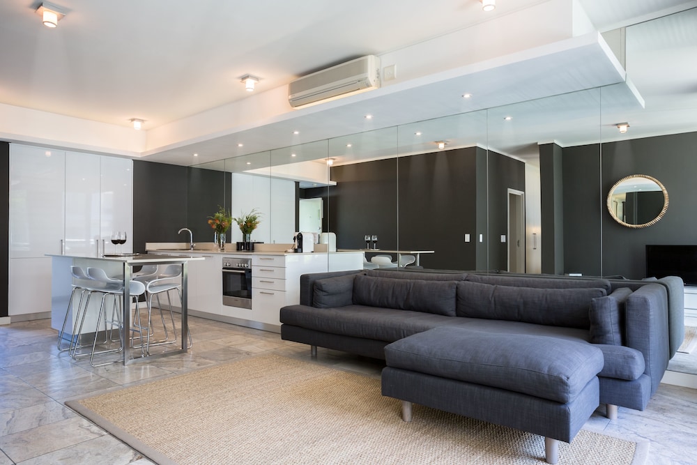 Harbour Bridge Suites 001 — 4-Star Luxury Hotel in Cape Town, South Africa