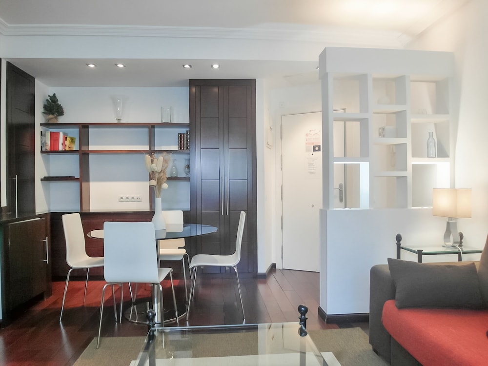 DFlat Escultor Madrid 508 Apartments hotel Almagro Madrid