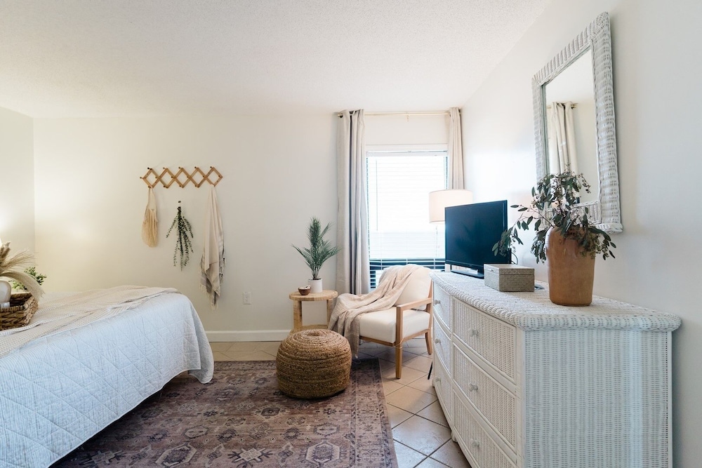 0912 White Linen Room by Atlantic Towers - photo 3