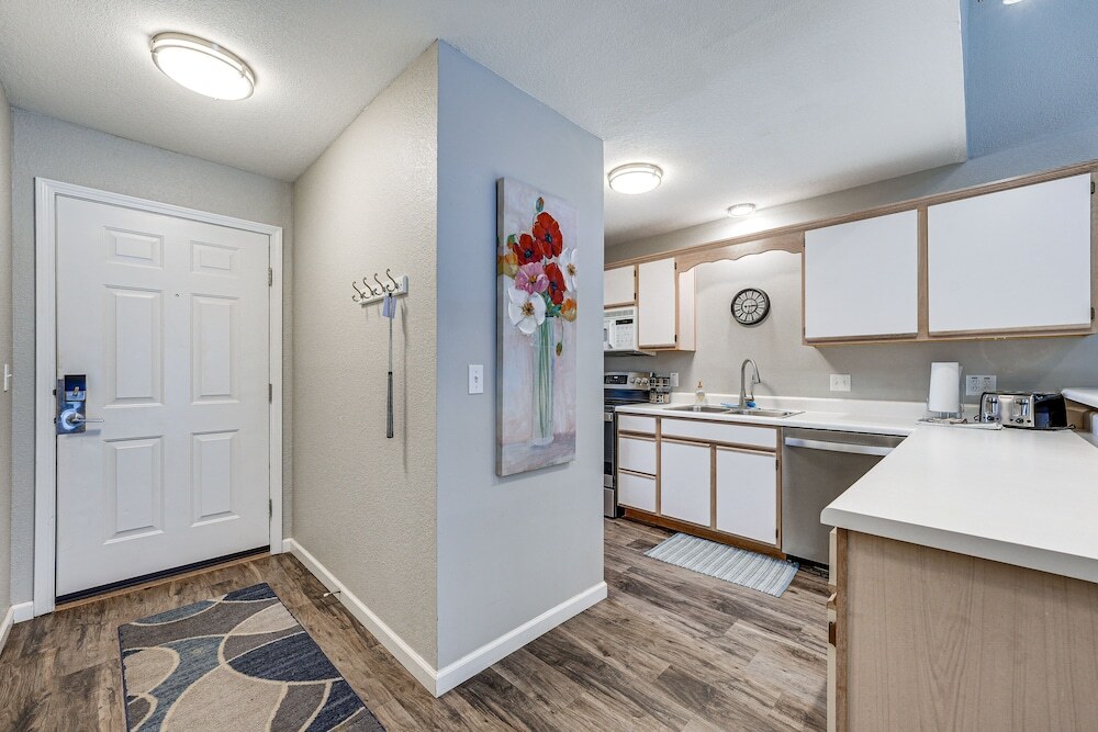 Lakefront Branson Penthouse w Resort Amenities - photo 12