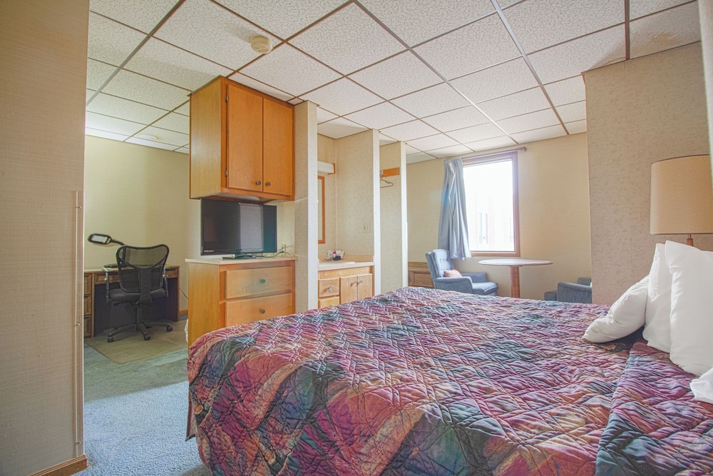 HomeTown Inn by OYO Liberal KS - photo 8