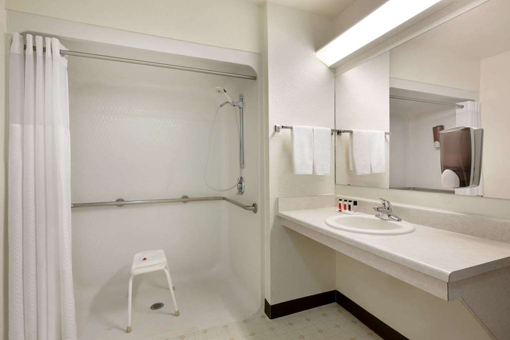 Travelodge by Wyndham Belen - photo 12