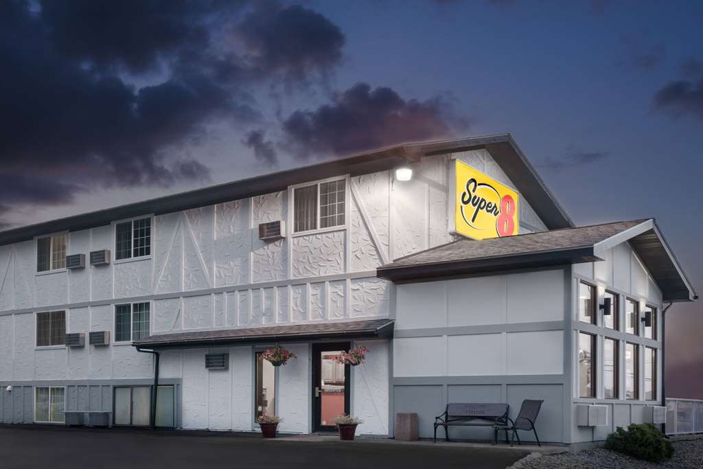 Super 8 by Wyndham Winona MN - photo 2