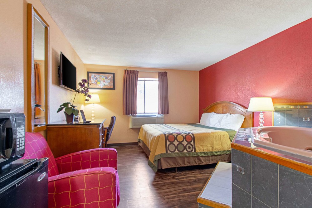 Knights Inn Utica - photo 11