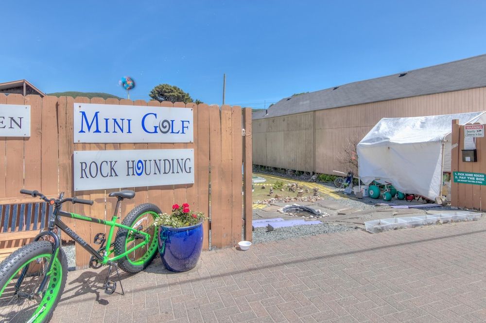 Pelicans Flight Meredith Lodging in Rockaway Beach, United States