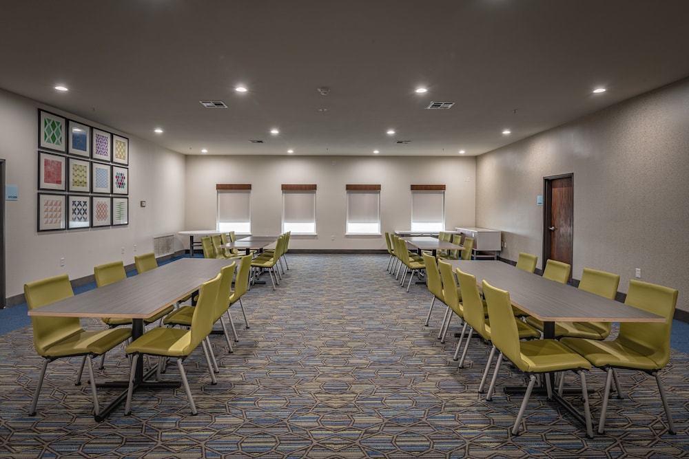Holiday Inn Express & Suites N Waco Area West by IHG - photo 49