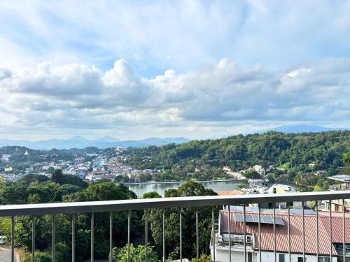 360 Viewpoint by Queens Mount — Kandy — photo 3