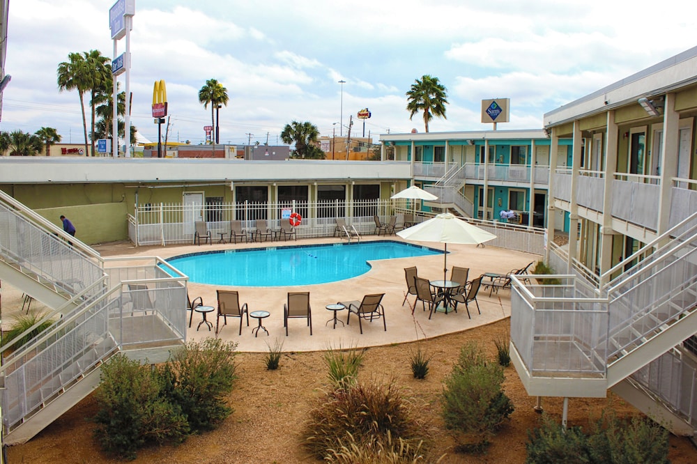 Laredo Hotel - photo 12