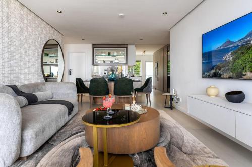 Bantry Alanda Modern Apt in Bantry Bay with views