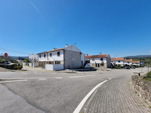 House Only For You 3 Bedroom 2Wc Bbq Balcon 2 Centro Vila — 4-Star Luxury Hotel in Vila Nova De Cerveira, Portugal