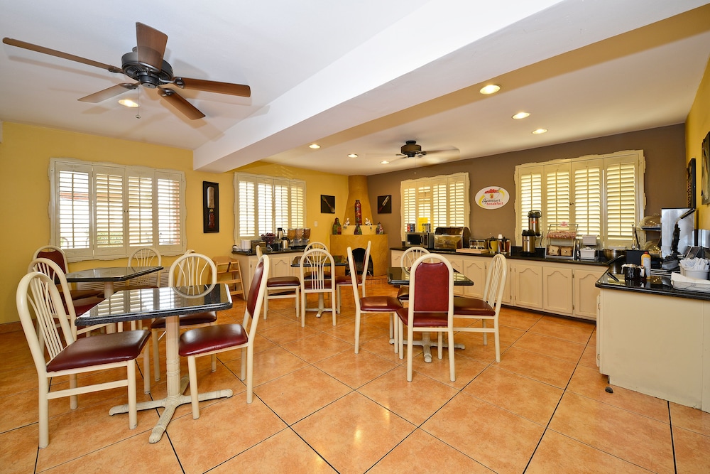 Super 8 by Wyndham El Paso Airport - photo 22