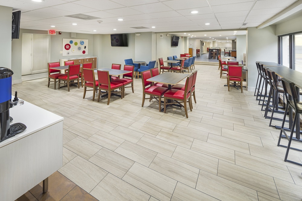 Holiday Inn Express & Suites Atlanta Downtown by IHG - photo 104
