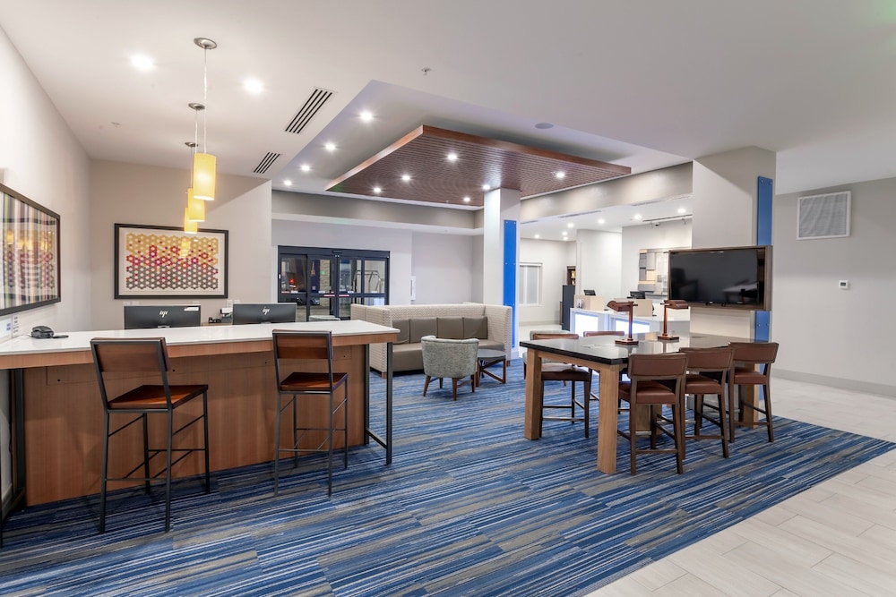 Holiday Inn Express & Suites Columbus Worthington by IHG - photo 3