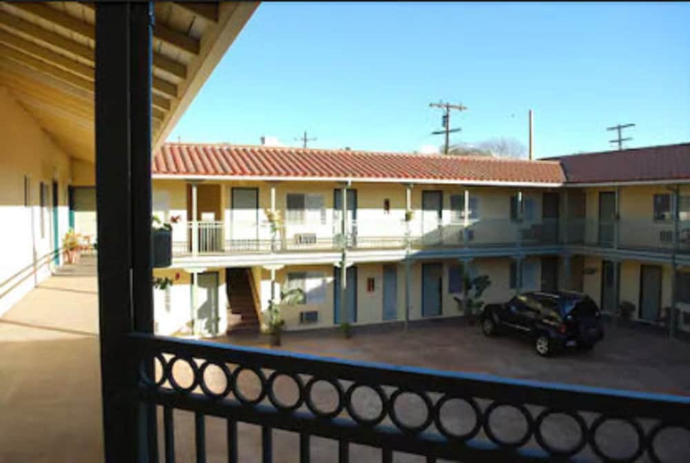 Bella Capri Inn - photo 32