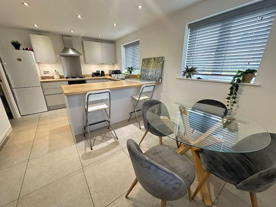 Langford House 3bedroom Netflix Parking WiFi — 4-Star Luxury Hotel in Witney, United Kingdom