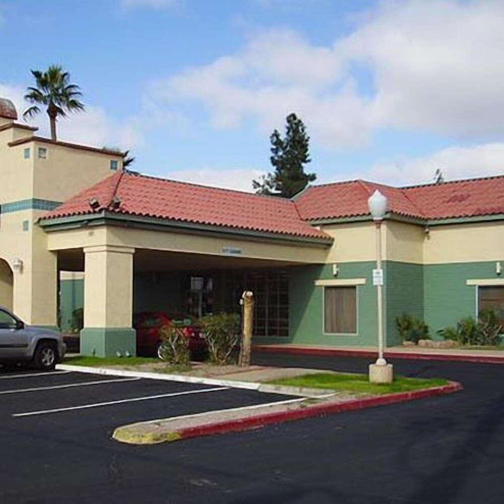 Vacation Inn Phoenix - carbon neutral hotel in Phoenix