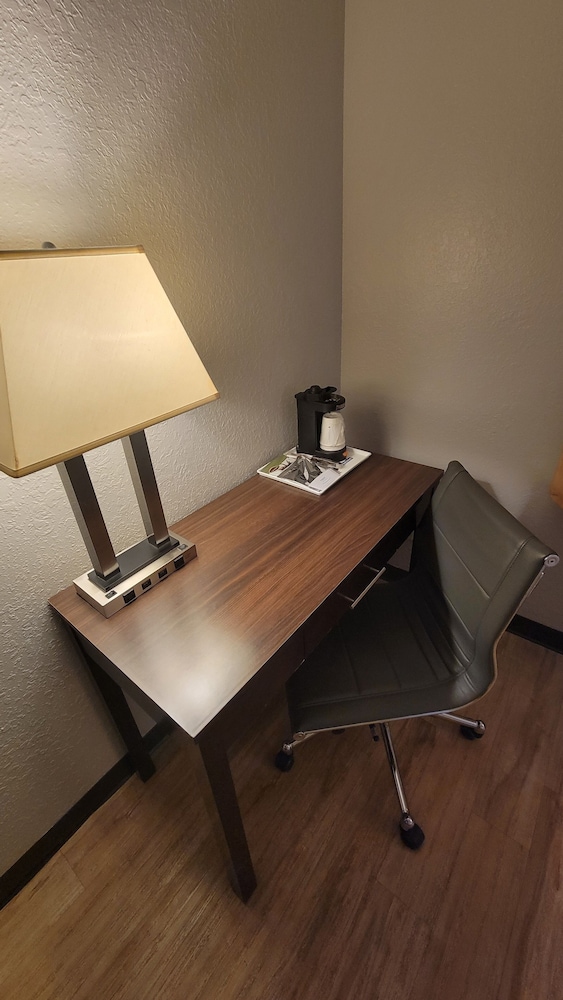 Days Inn by Wyndham Sheridan - photo 7