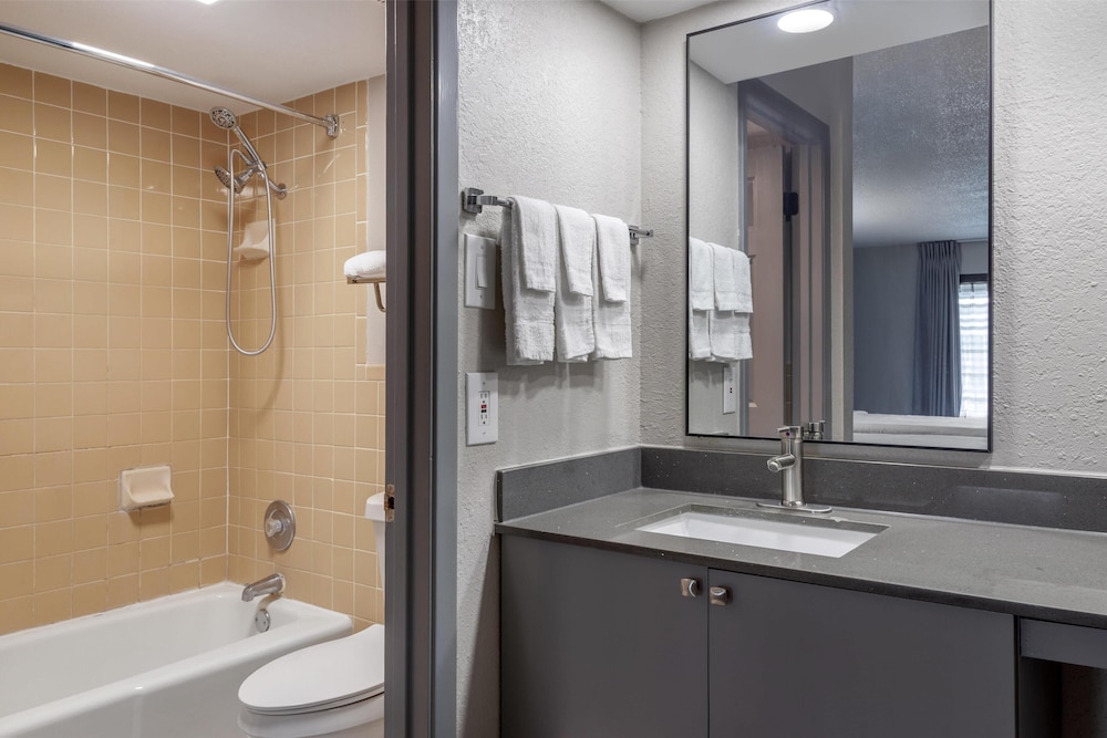 Days Inn by Wyndham Victoria TX East - photo 17