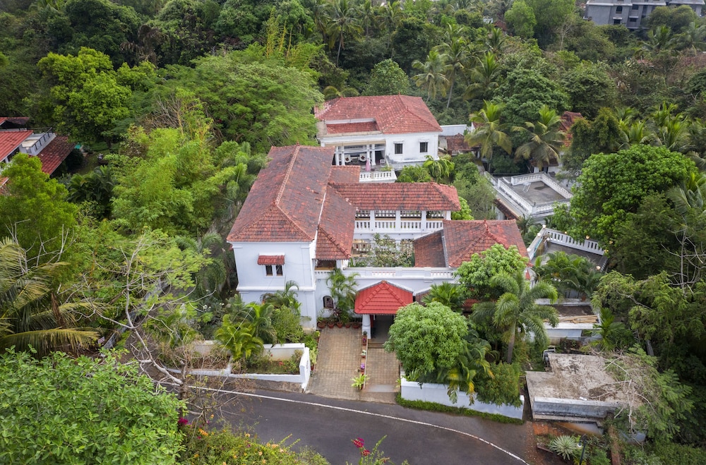 ama Stays and Trails Villa No.1 Saipem Hills Goa — 5-Star Luxury Hotel in Mormugao, India