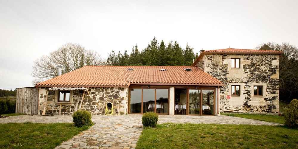 Porto de Bois Apartamentos Turísticos — 4-Star Luxury Hotel in Melide, Spain