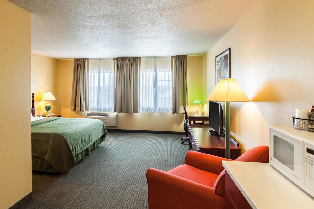 Quality Inn & Suites Lincoln North - photo 31