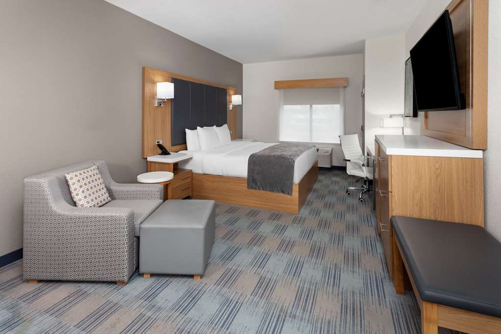 La Quinta Inn & Suites Coralville Iowa City - photo 12