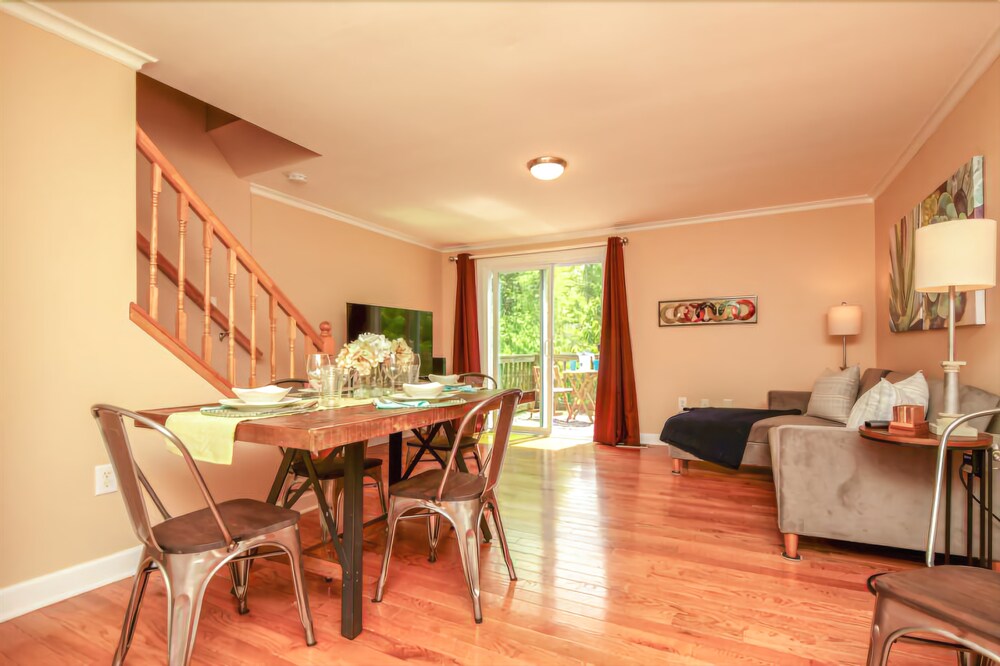 NEW 3 story Townhome Private Self checkin Quiet. - photo 9