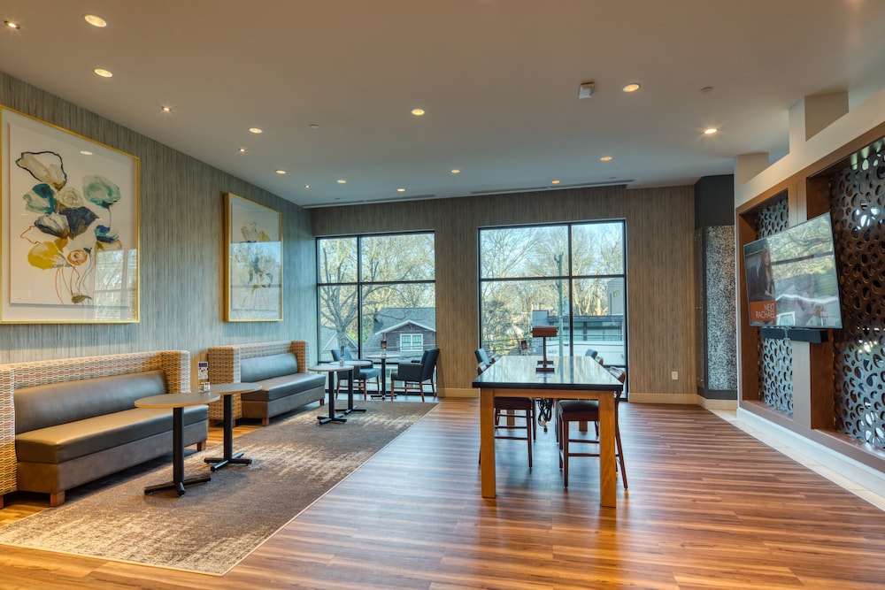 Holiday Inn Express & Suites Charlotte South End by IHG - photo 94