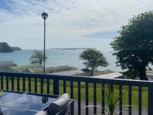 Lydstep Beach Village 374 Bay View — hotel in Penally