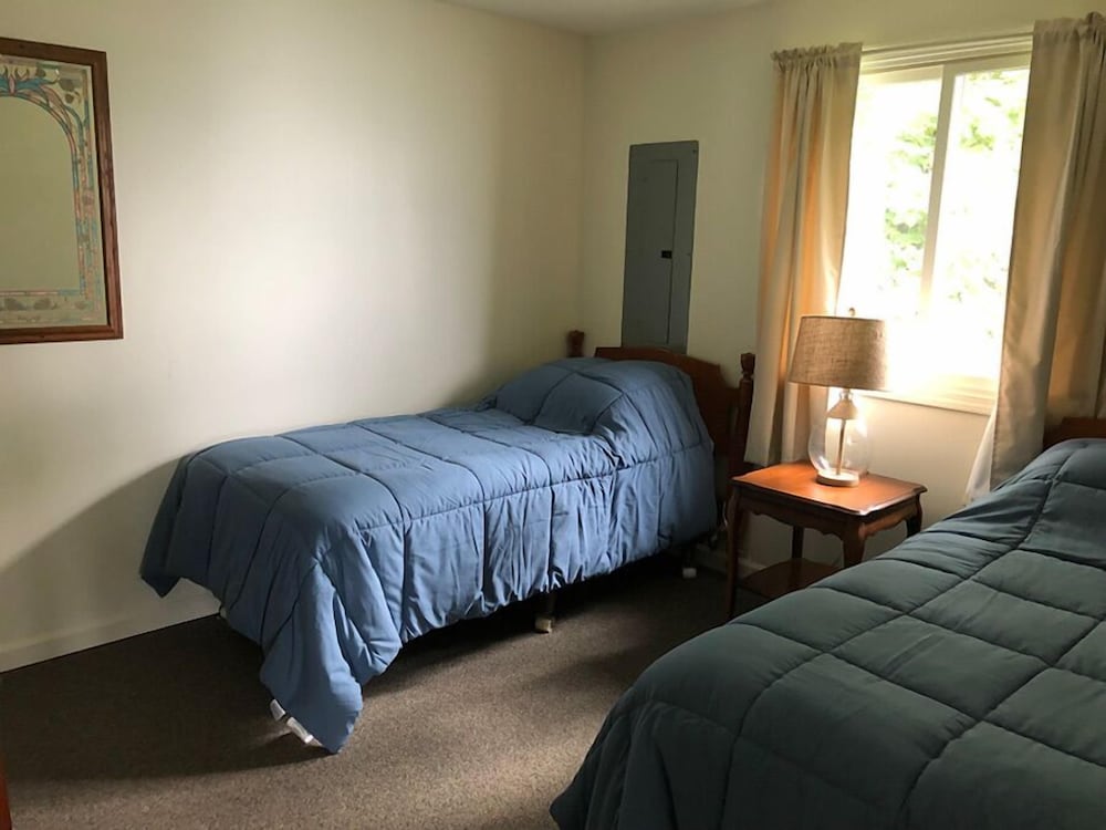 West Winds Motel & Cottages - photo 32