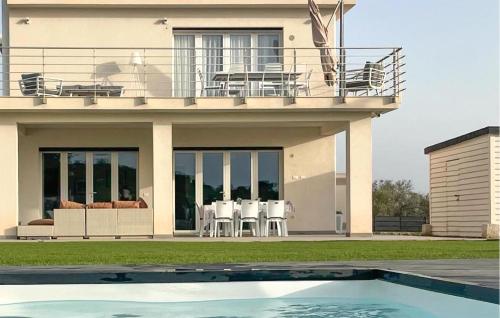 Nice Home In Augusta With Wifi — 4-Star Luxury Hotel in Augusta, Italy