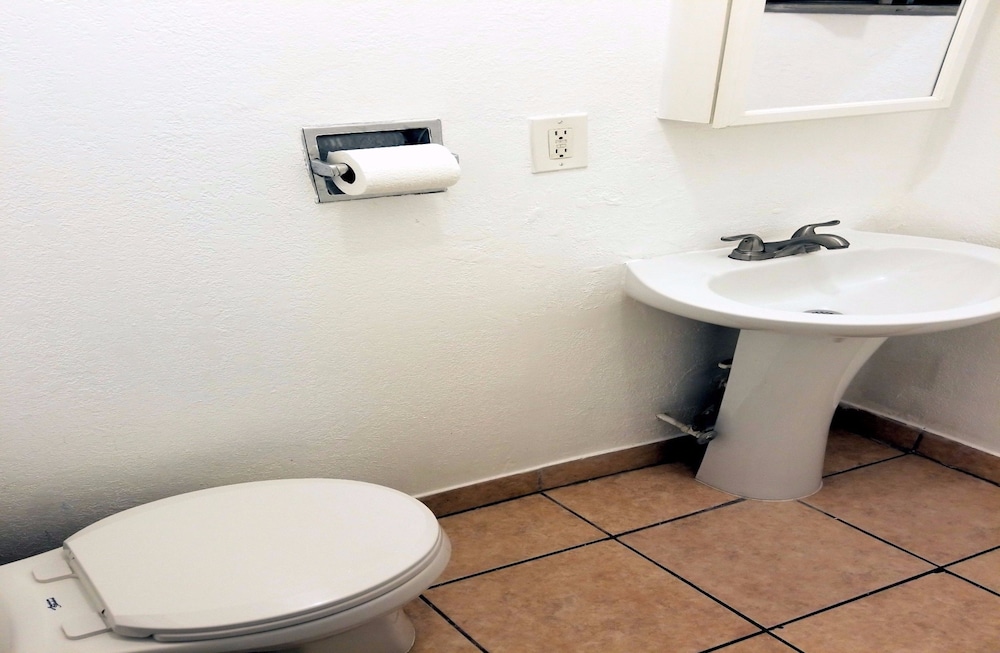Monterey Inn Hotel - photo 39