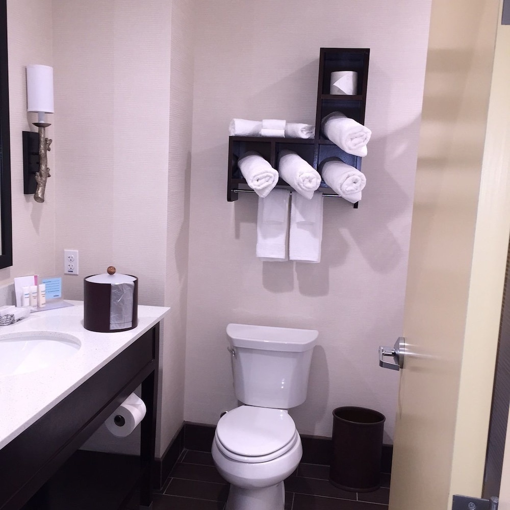 Hampton Inn & Suites Stroudsburg Pocono Mountains - photo 23