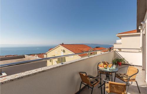 Two Bedroom Apartment Makarska With Sea View 06 — 4-Star Luxury Hotel in Makarska, Croatia