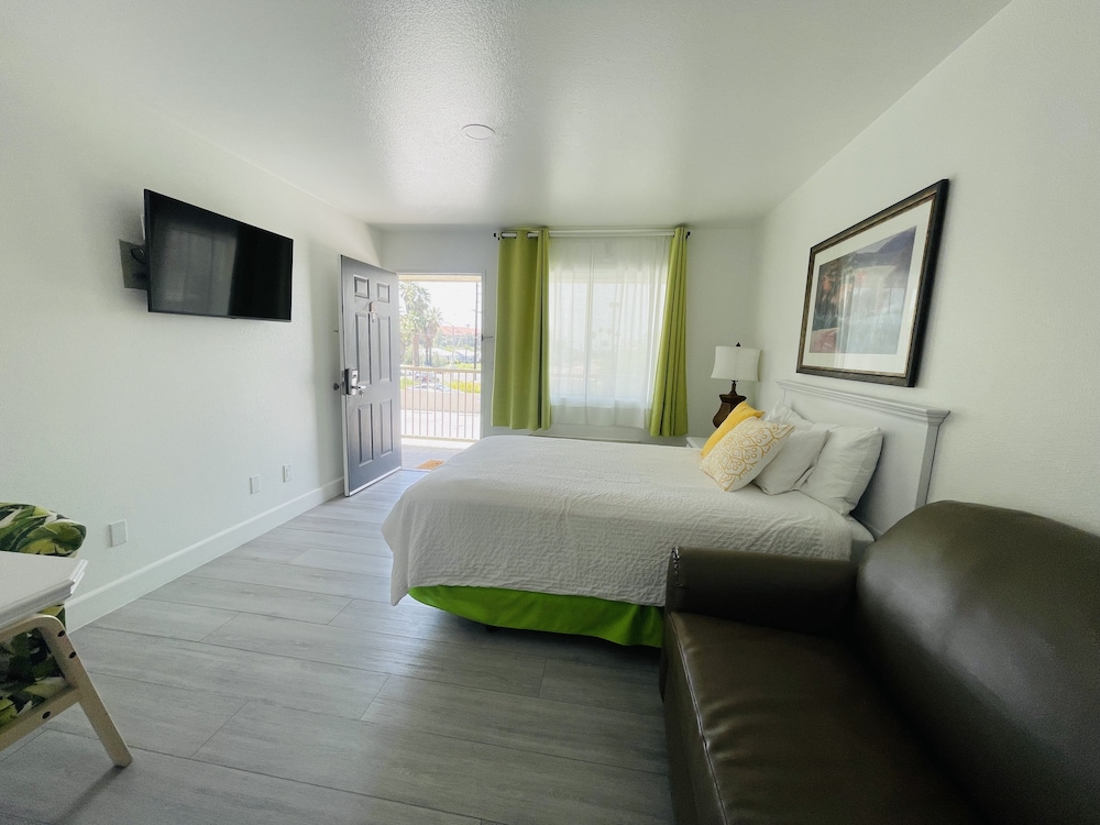 Loma Linda Inn - photo 8