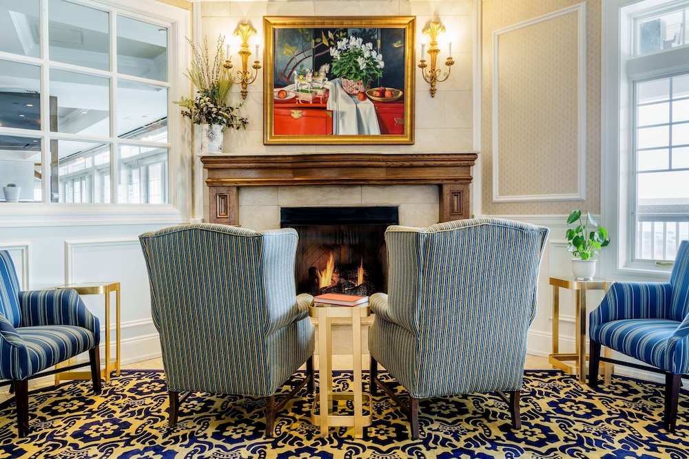 Madison Beach Hotel - photo 3