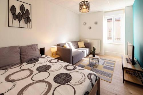 Le Citadin E Entierement Equipe Centre Ville Gare — hotel in Montlucon