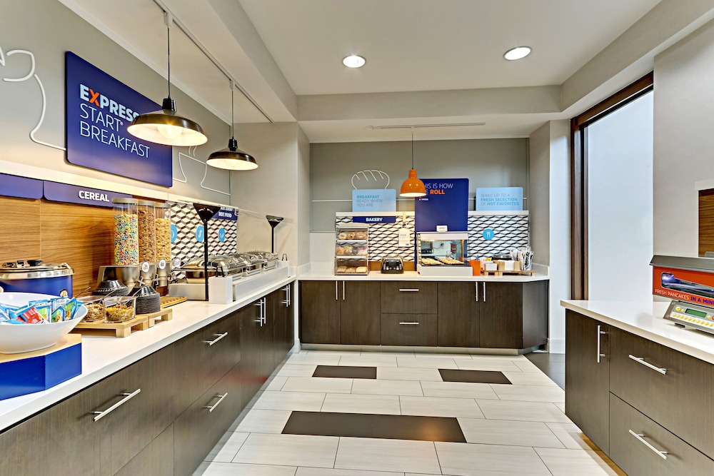 Holiday Inn Express Hotel & Suites Weatherford by IHG - photo 73
