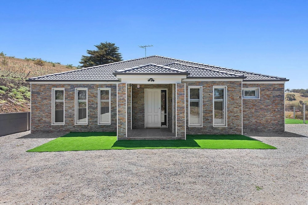 Unwind Bulla Hill Heights Retreat — hotel near Melbourne Airport