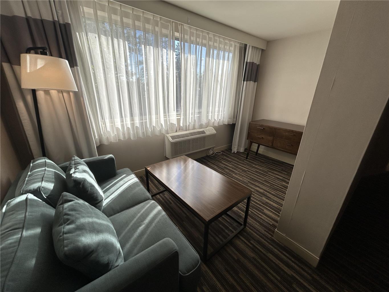 Best Western Premier Plainview Long Island Hotel - photo 10