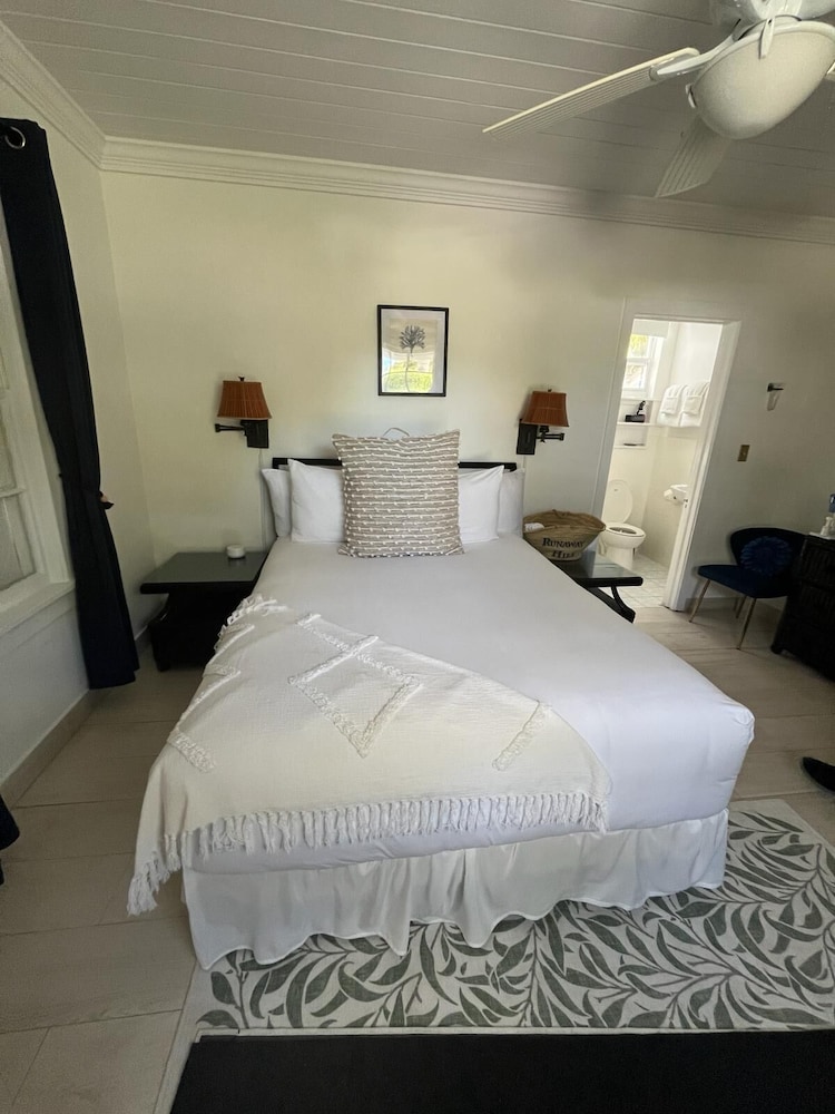Runaway Hill Inn in Dunmore Town, Bahamas