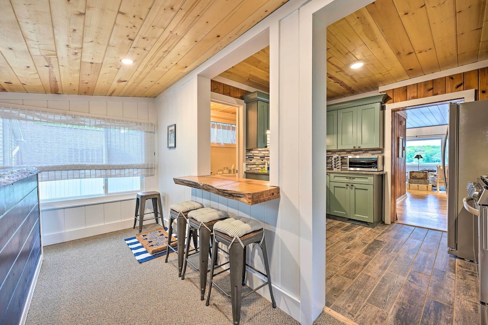 Lakefront Battle Creek Home With Fishing Dock 17930621 — Battle Creek