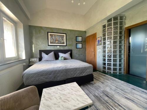 Tona Miran apartman Parking Samostalna prijava — 4-Star Luxury Hotel in Karlovac, Croatia