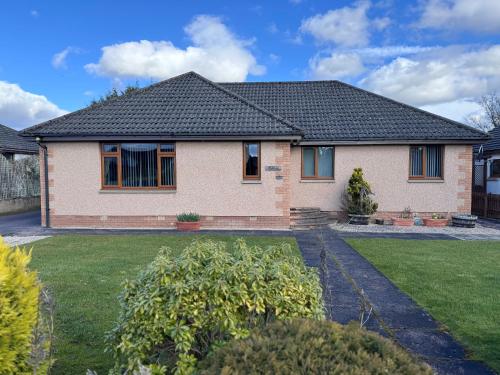 Oaklyn Highland Village of Beauly Quiet Neighbourhood One Bed Min 5 nights in Beauly, United Kingdom