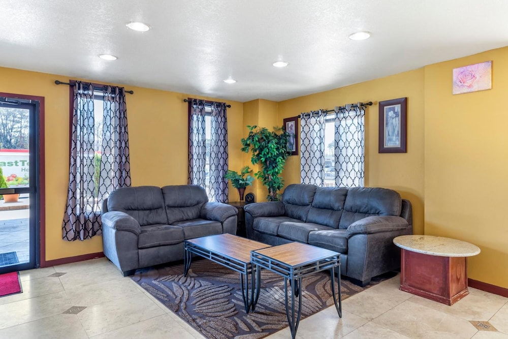 Rose City Inn & Suites - photo 3