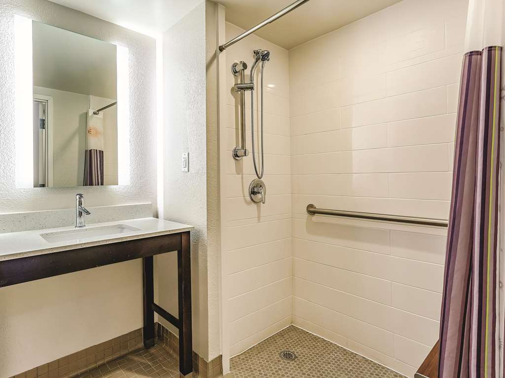La Quinta Inn & Suites by Wyndham Columbia Fort Meade - photo 26