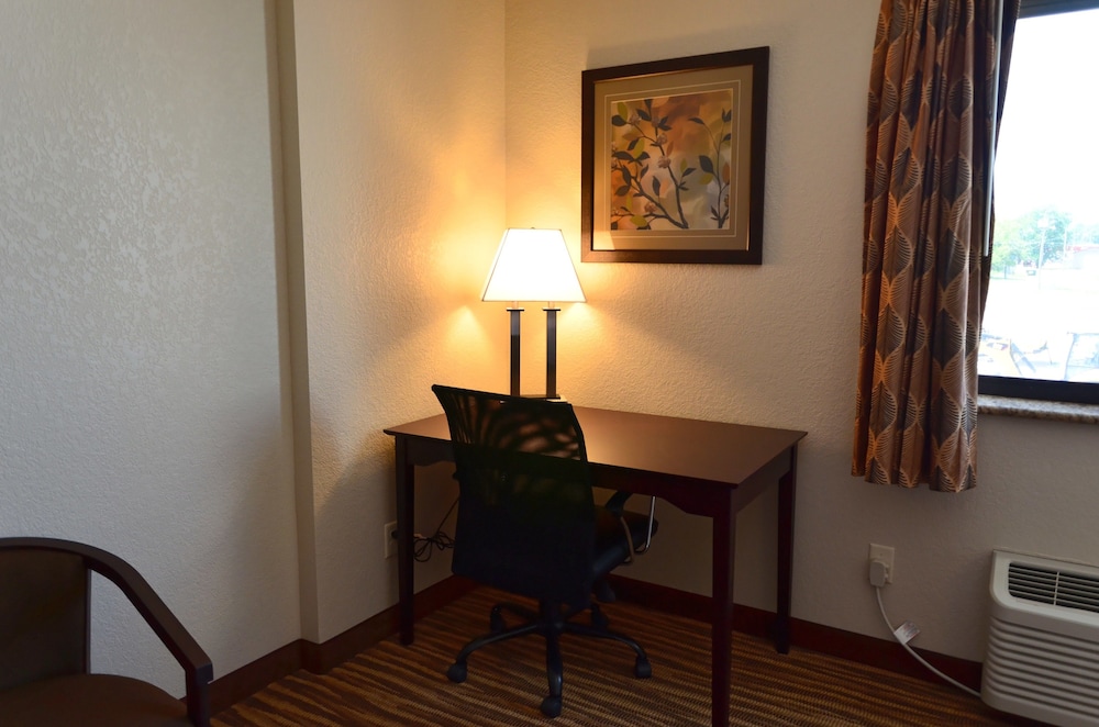 Cobblestone Inn & Suites Clarion - photo 18