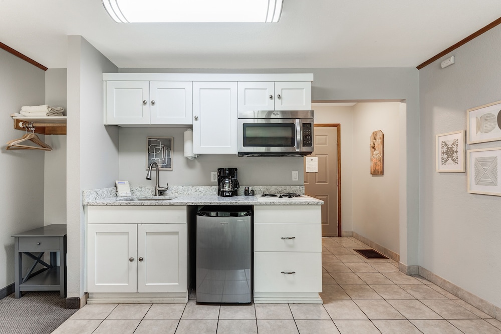 Bend Riverside Inn & Suites - photo 177