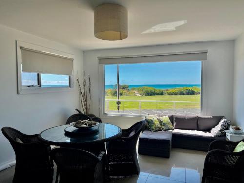 Sea Retreat Esplanade Available Xmas 2023 and 2024 Summer in Robe, Australia